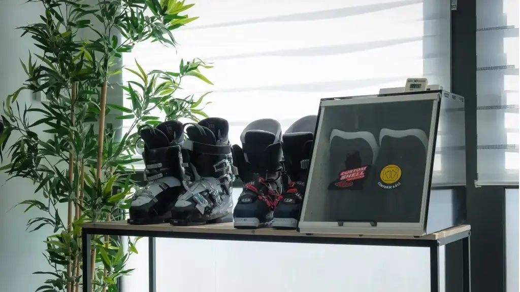 Chaussures de ski et chaussons prêts pour le moulage thermique